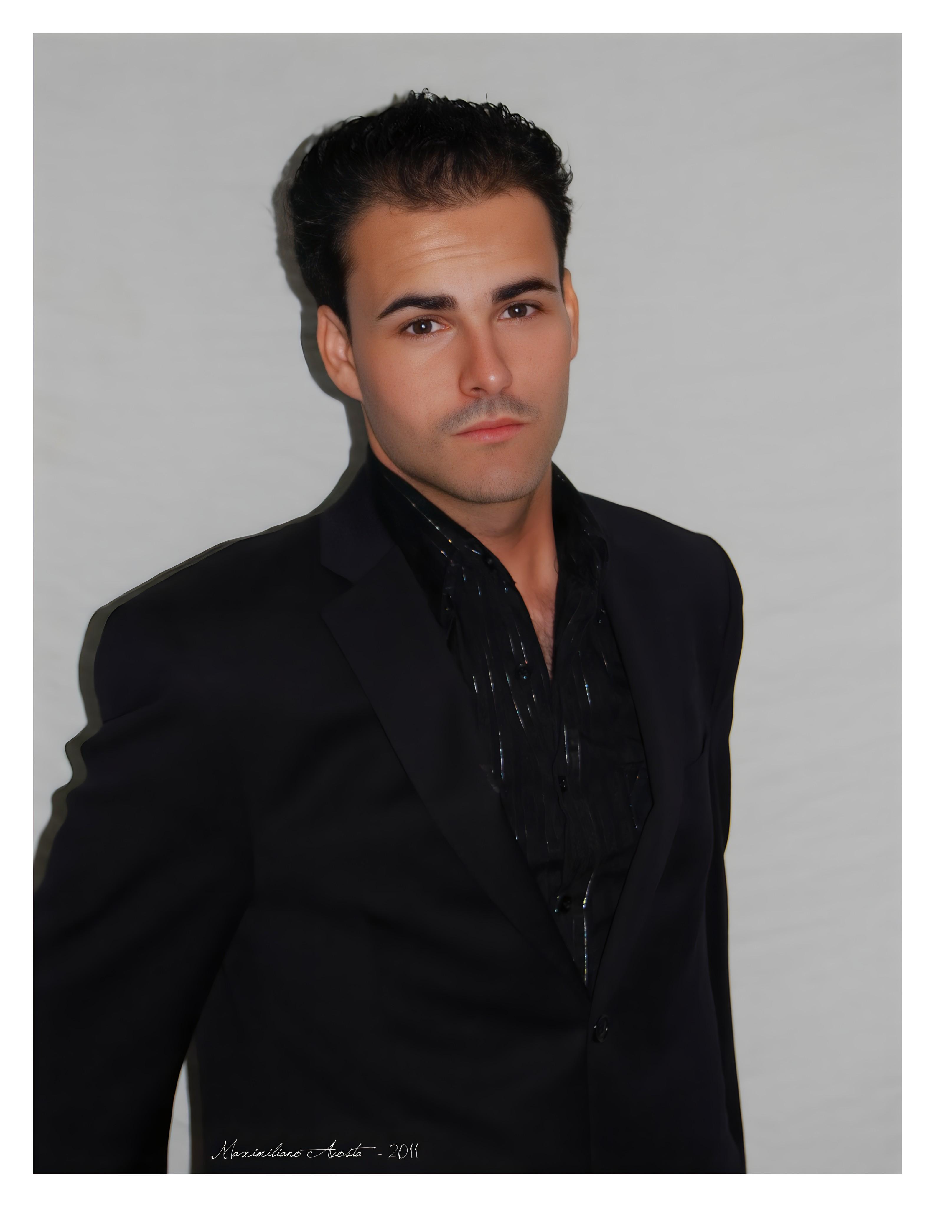 Max Acosta — artist photo, 2011