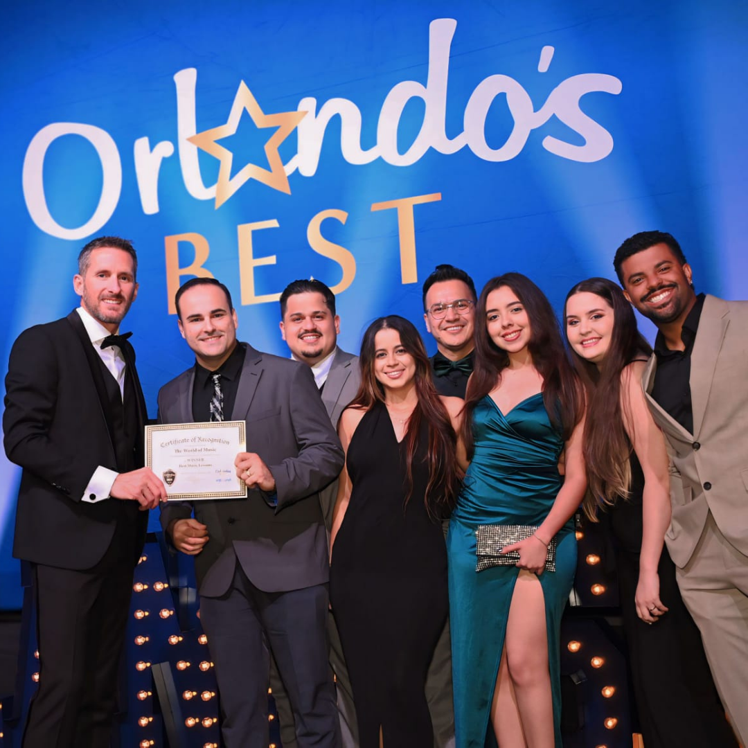El equipo de The World of Music School en la ceremonia de premios Orlando's Best 2024